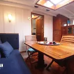 Yacht Karaboudjan